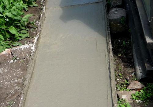Монолітна бетонна доріжка своїми руками