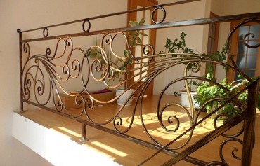 Ковані перила для сходів – неповторний елемент декору